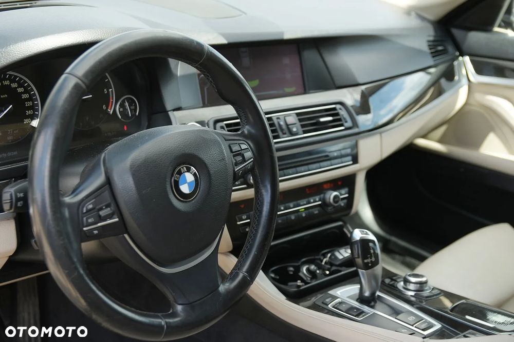 BMW Seria 5 525d - 26