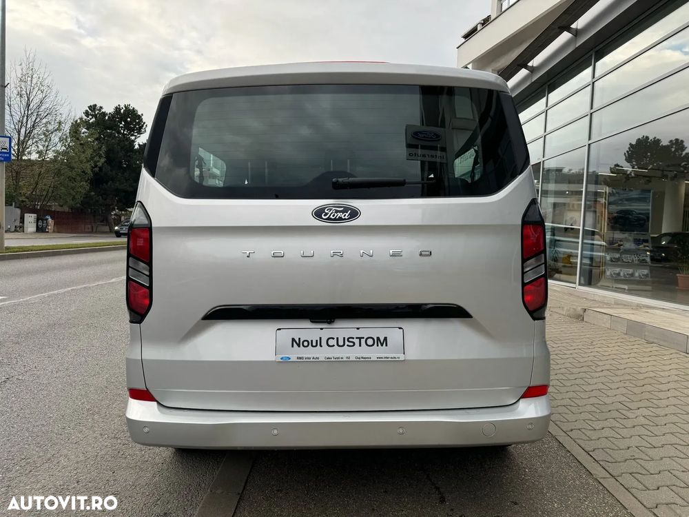 Ford Tourneo Custom - 9