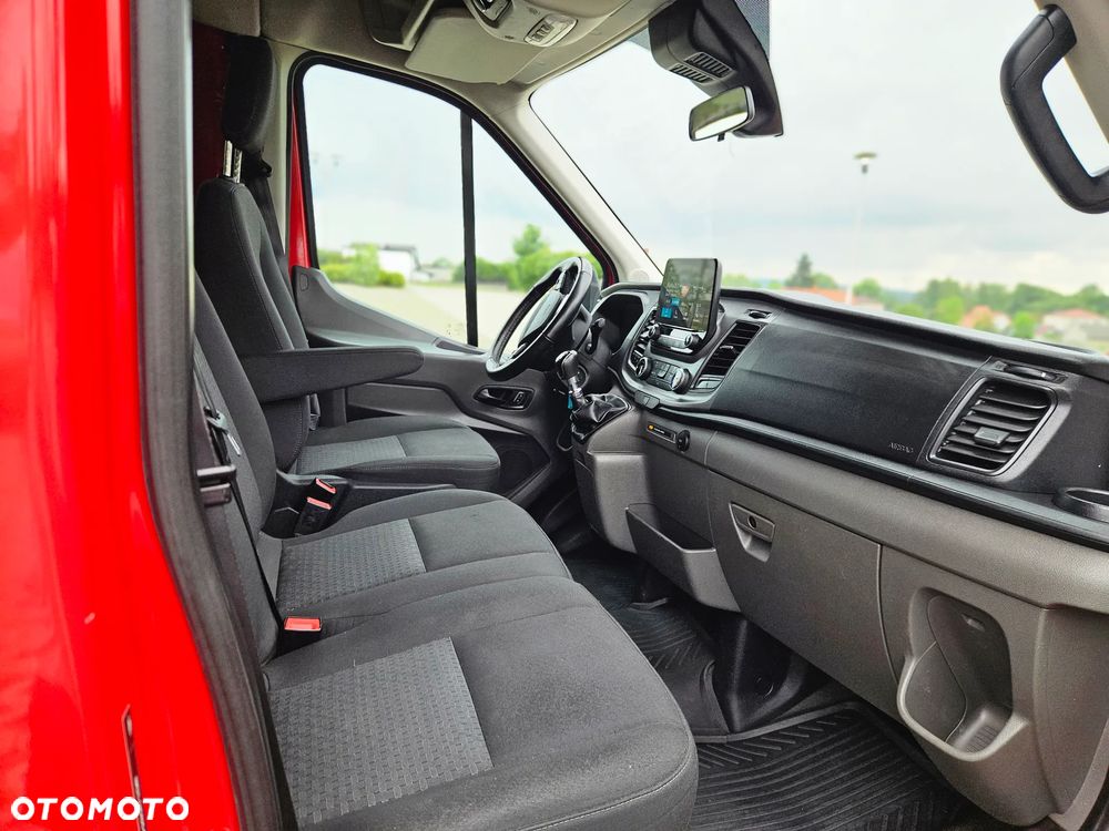 Ford Transit Kombi L2H3 Limited - 32
