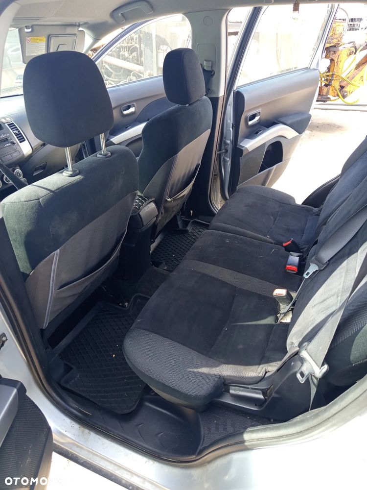 Mitsubishi Outlander - 5