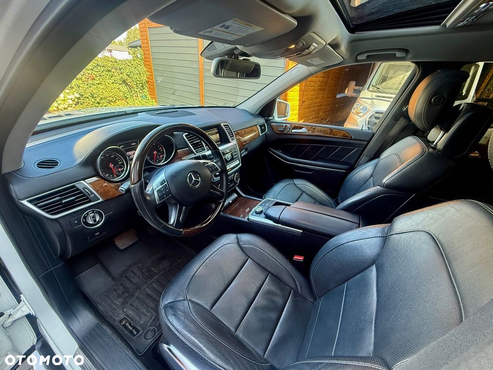 Mercedes-Benz GL - 13