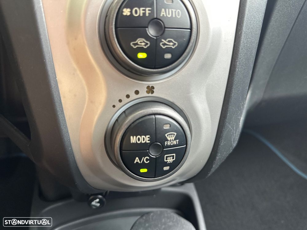 Toyota Yaris 1.0 VVT-i Sol AC+VSC - 29