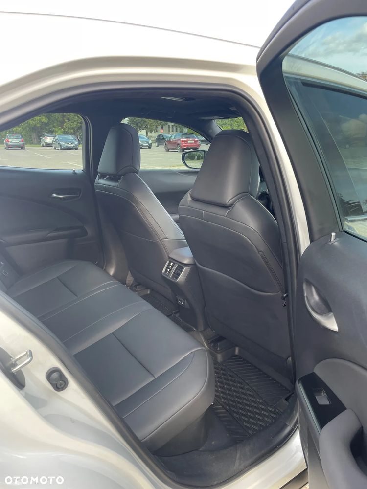 Lexus UX 250h (E-FOUR) Executive Line - 14