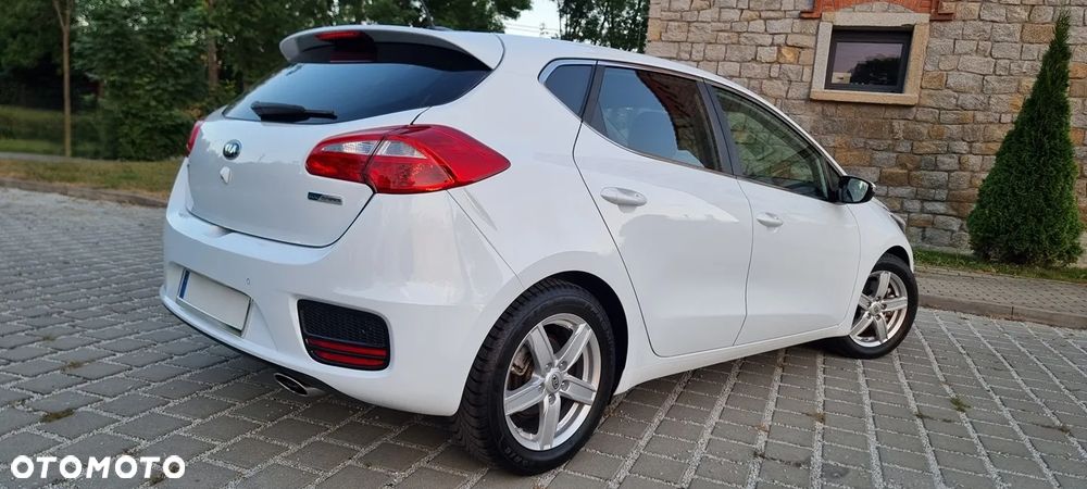 Kia Ceed 1.6 GDI Dream Team Edition - 12