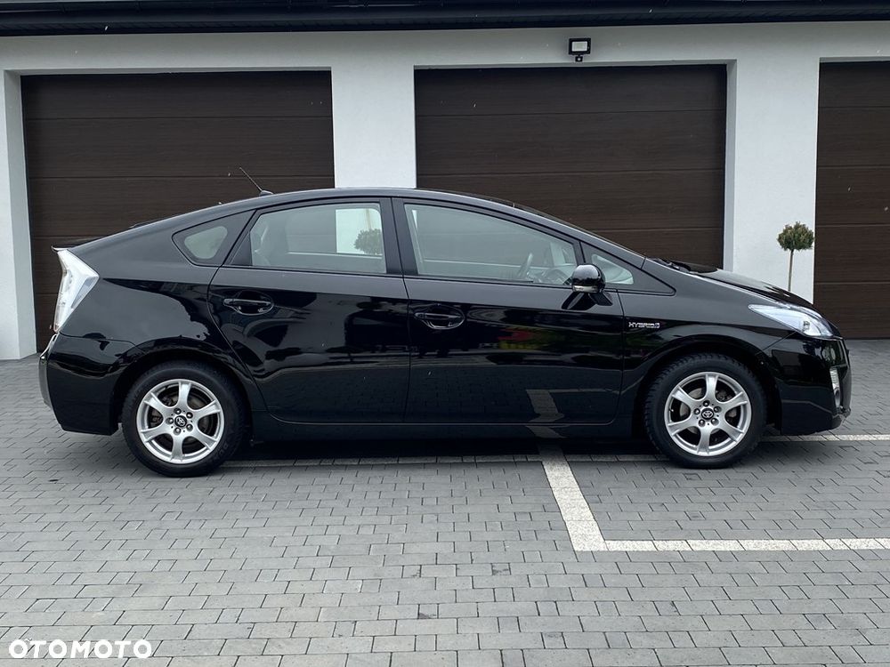 Toyota Prius (Hybrid) - 9