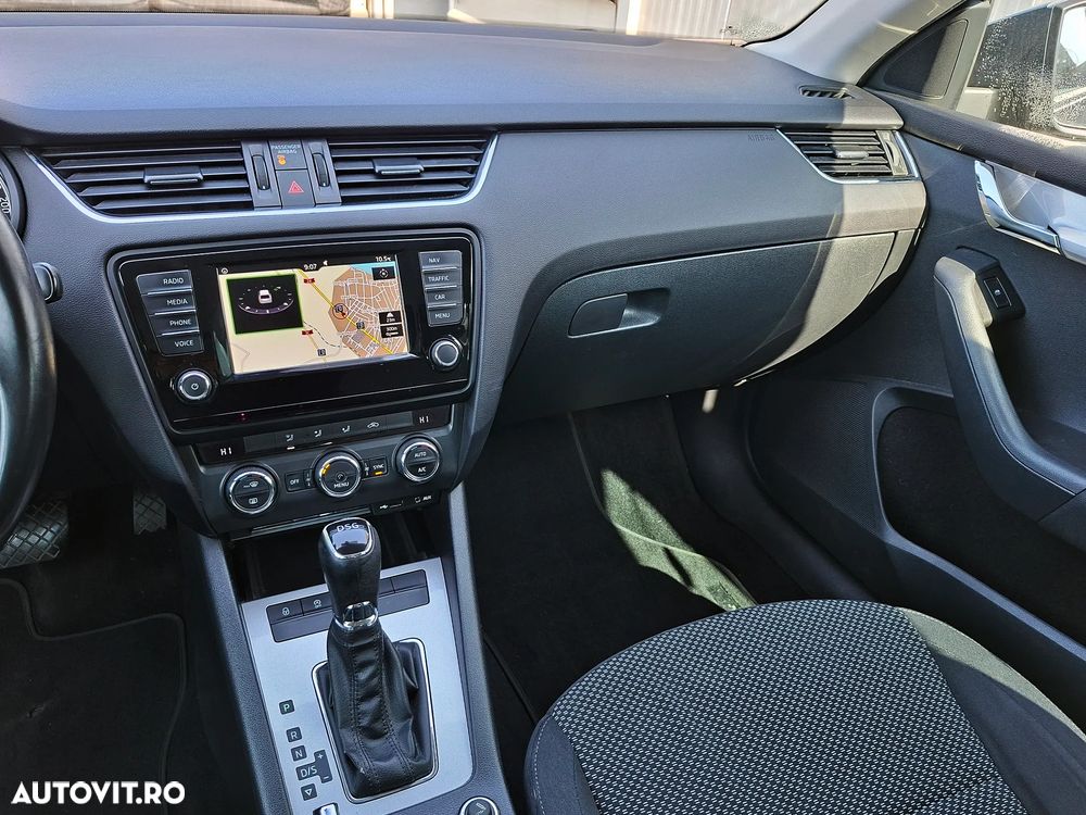 Skoda Octavia 1.6 TDI (Green tec) DSG Style - 9