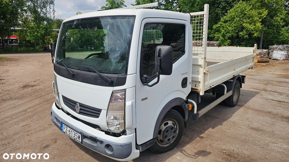 Renault Maxity - 1