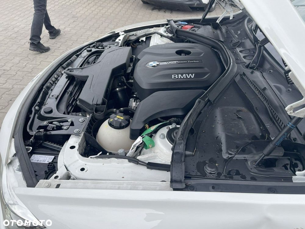 BMW Seria 3 318i - 13