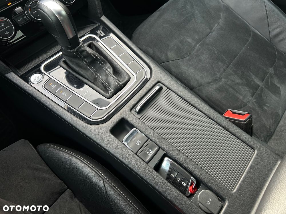 Volkswagen Arteon 2.0 TDI Bi-Turbo SCR 4Mot R-Line DSG - 28