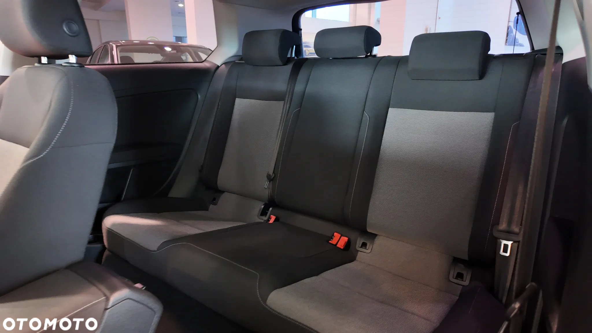 Volkswagen Golf 1.6 TDI BlueMotion Technology Cup - 31