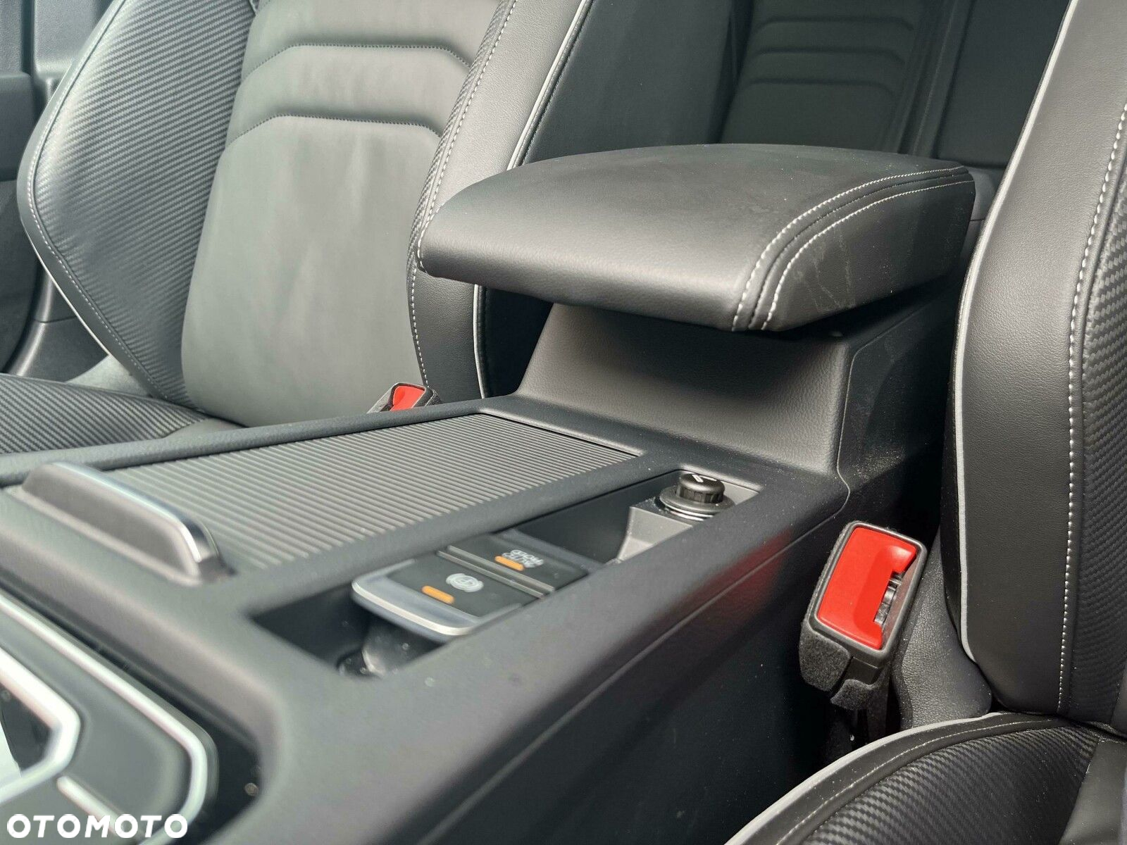 Volkswagen Arteon 2.0 TDI 4Motion R-Line DSG - 24