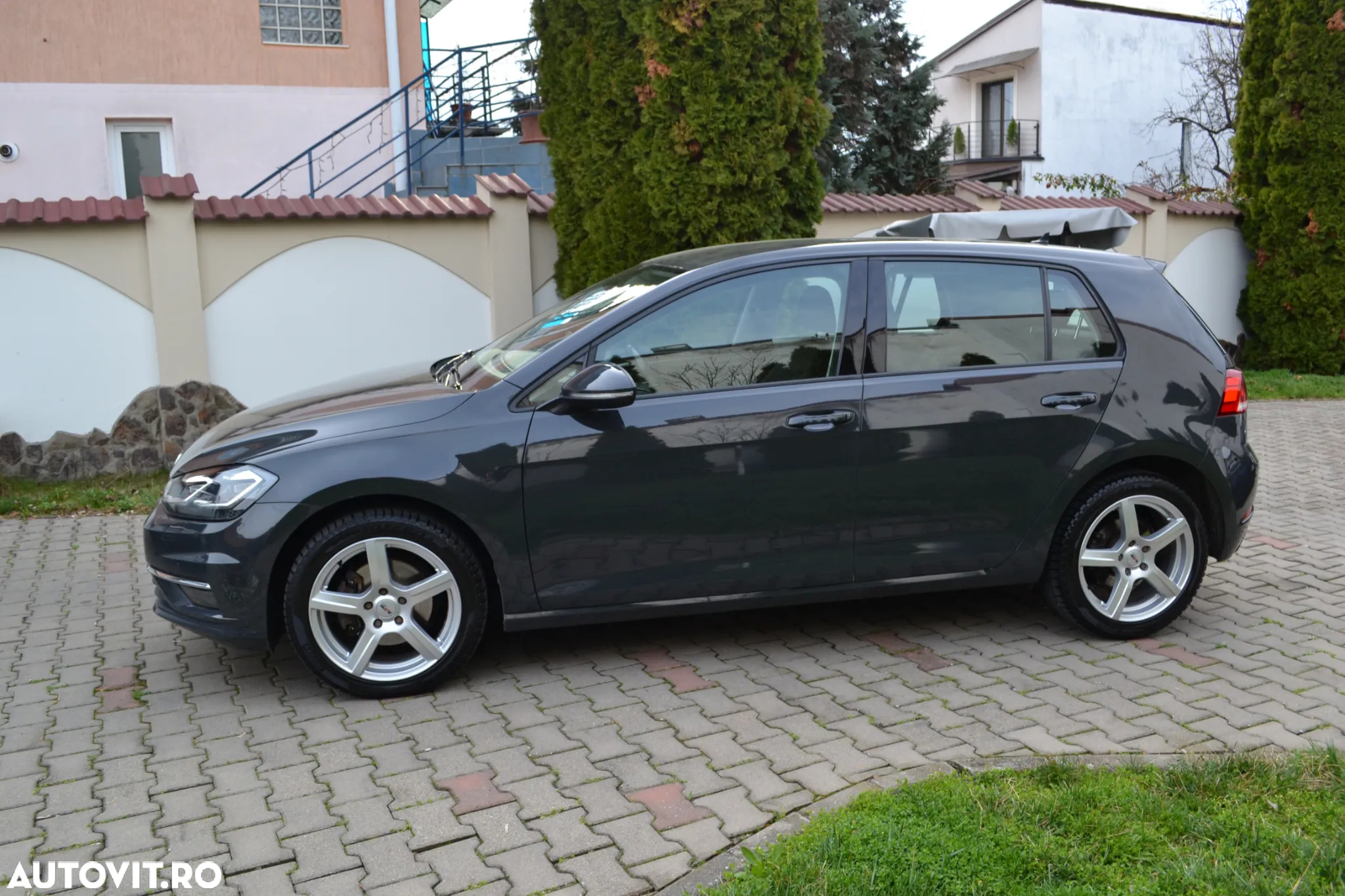 Volkswagen Golf - 2