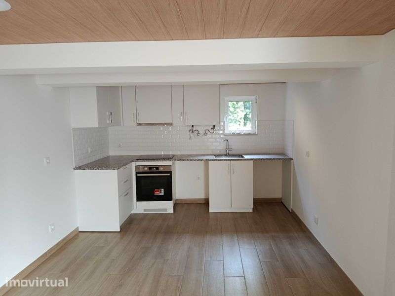 Arrendo Moradia T2 Renovada no centro de Eiras - Grande imagem: 2/8
