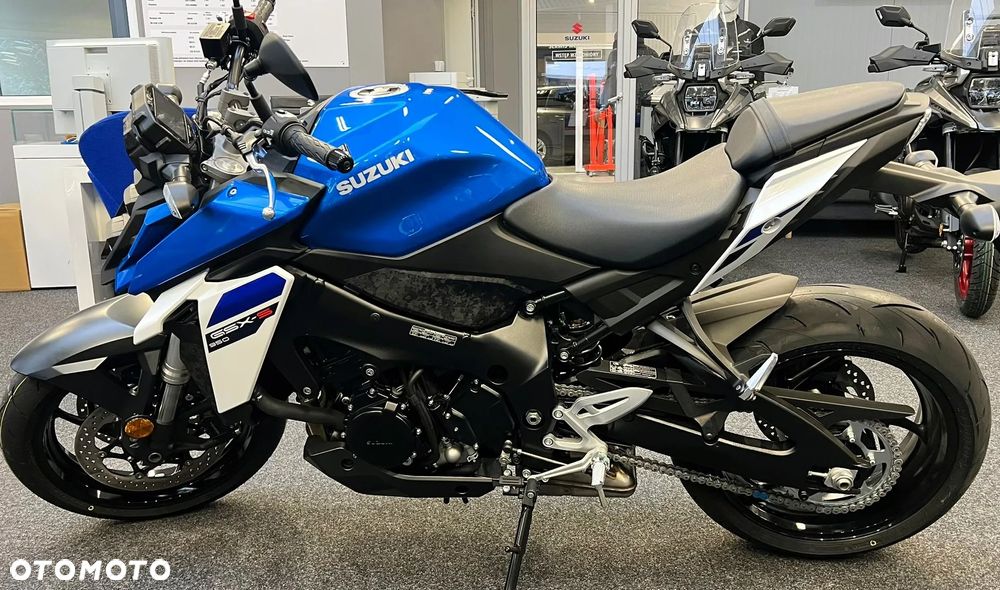 Suzuki GSX - 2