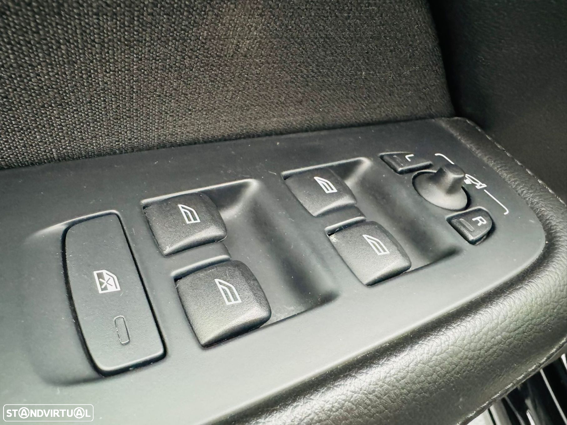 Volvo V60 2.0 B4 Momentum Core Geartronic - 20
