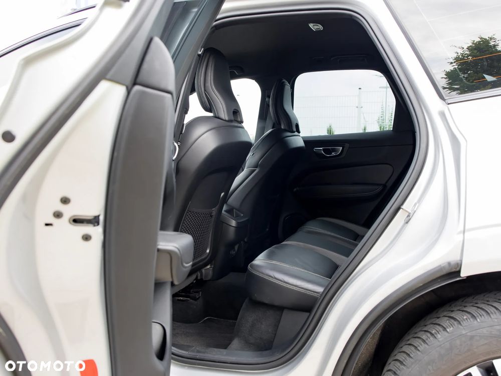 Volvo XC 60 B4 D AWD R-Design - 23