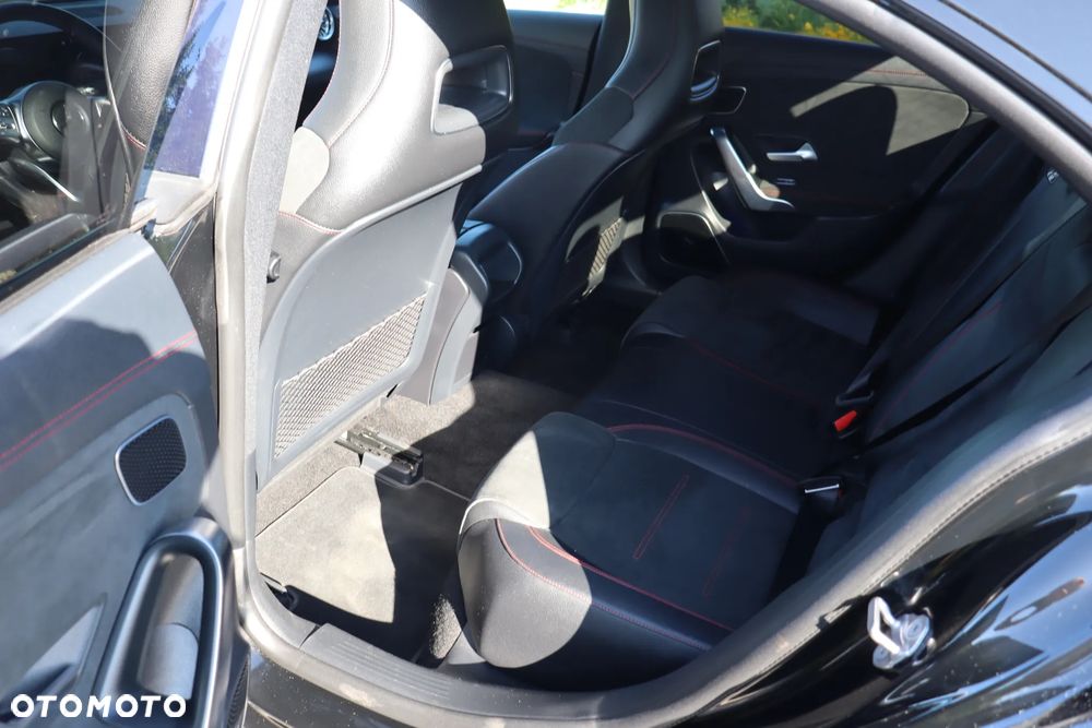 Mercedes-Benz CLA 220 7G-DCT - 12