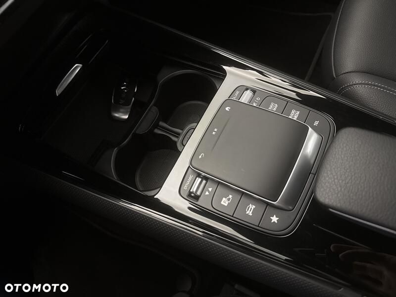 Mercedes-Benz GLB 200 7G-DCT - 16