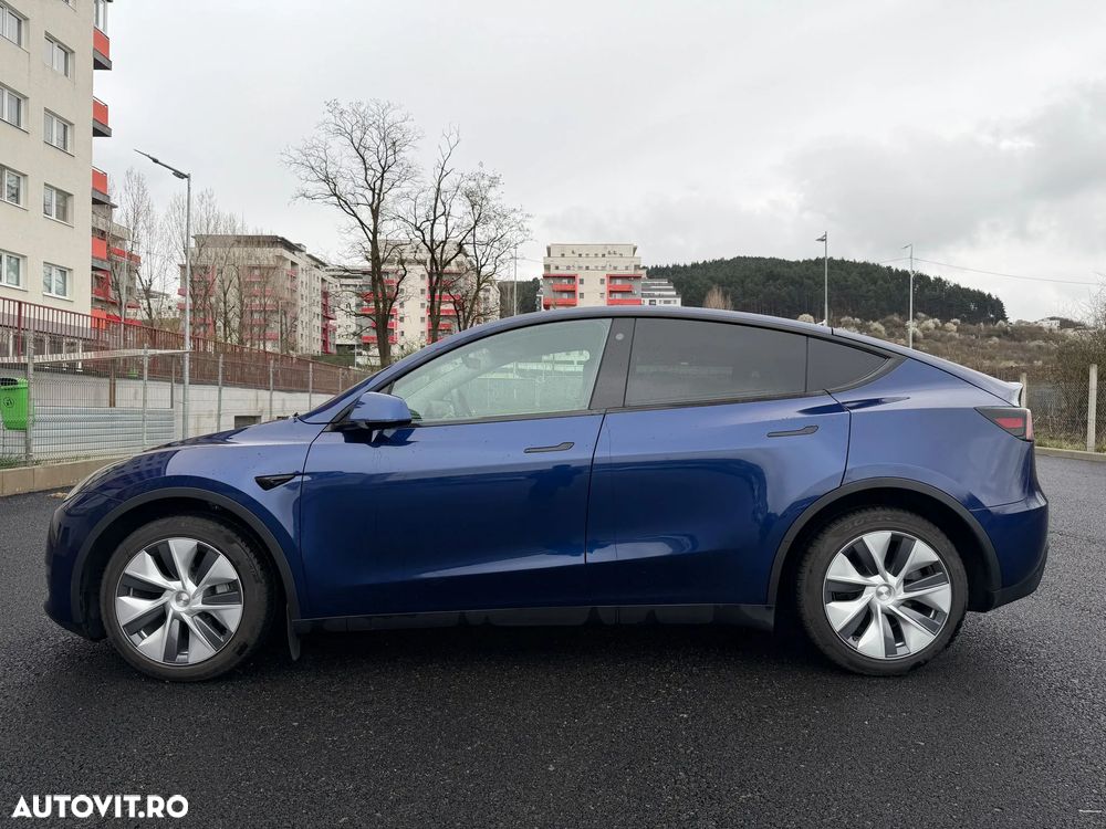 Tesla Model Y AWD Performance - 3