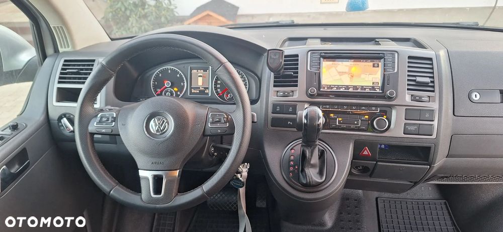 Volkswagen Caravelle - 11