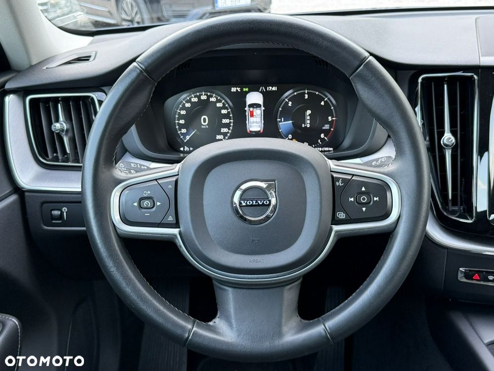 Volvo XC 60 D4 Momentum Pro - 21