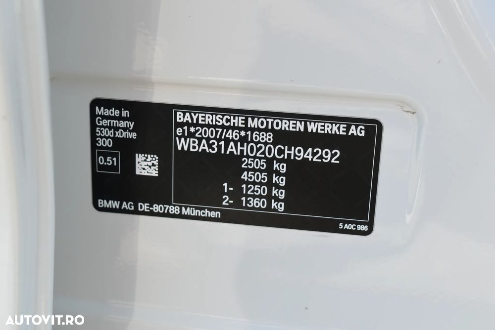 BMW Seria 5 530d xDrive AT MHEV - 33