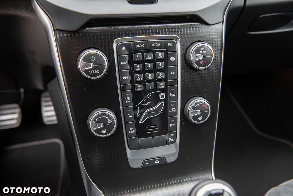 Volvo V40 D3 Geartronic RDesign - 28