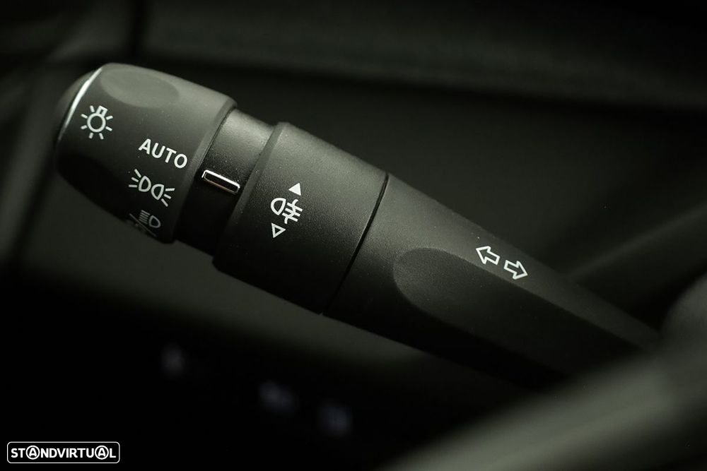 Peugeot 308 1.6 Hybrid Allure Pack e-EAT8 - 17