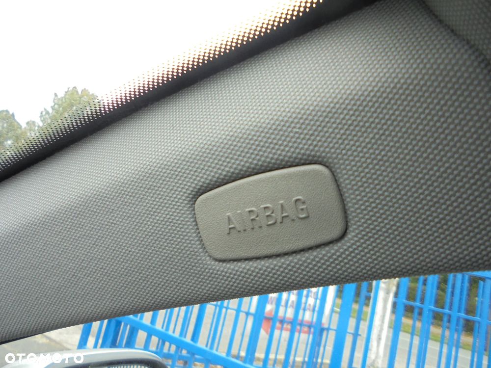 Opel Astra III 1.6 Cosmo - 34
