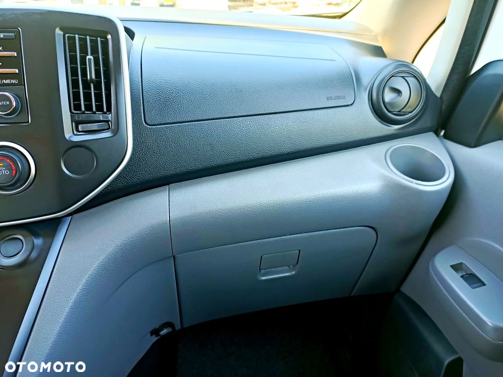 Nissan ENV 200 Maxi - 21