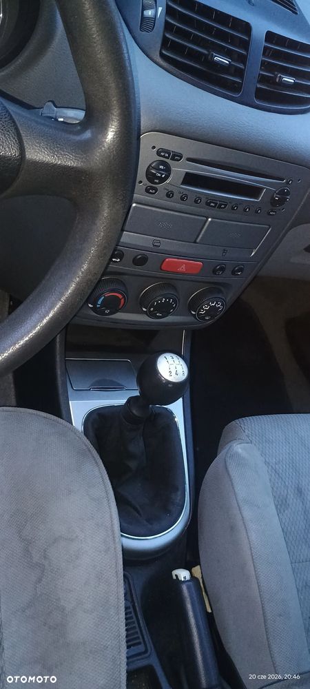 Alfa Romeo 147 1.9 JTD Distinctive - 4