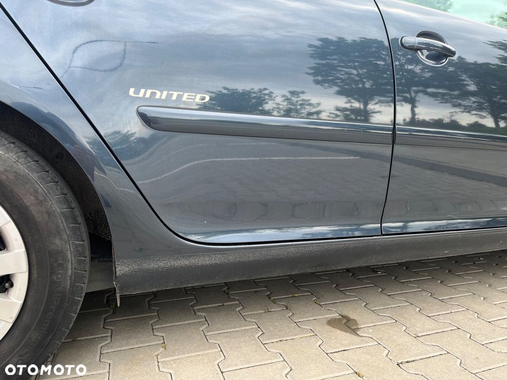 Volkswagen Golf V 2.0 TDI Comfortline - 16