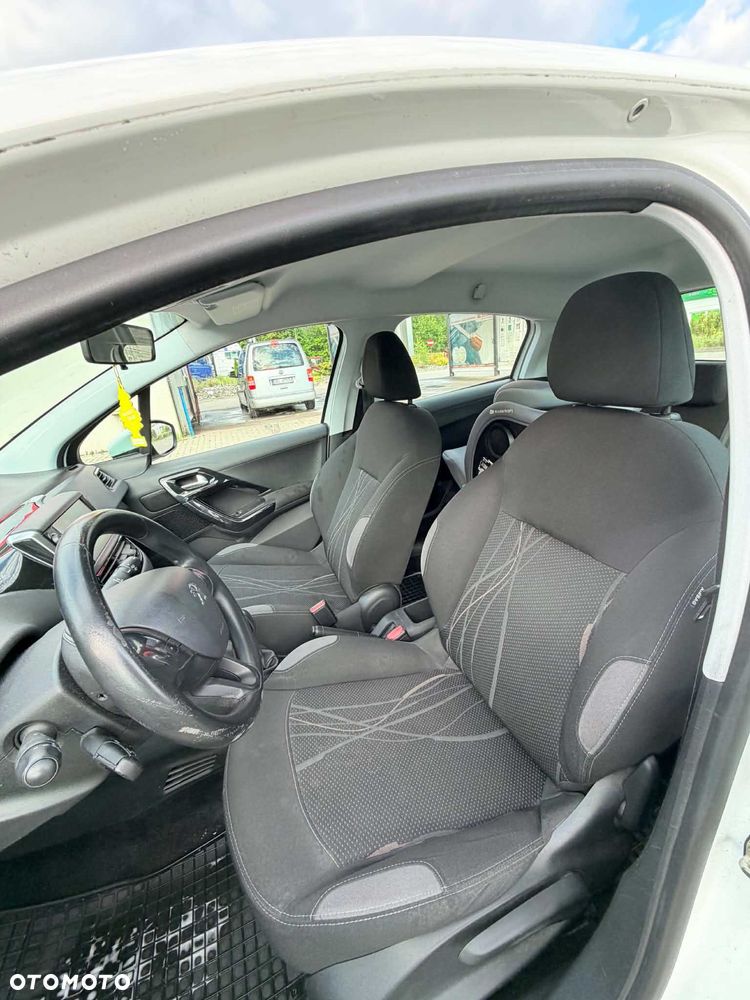 Peugeot 208 - 7