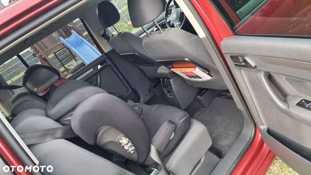 Volkswagen Touran 2.0 TDI DPF Highline - 11