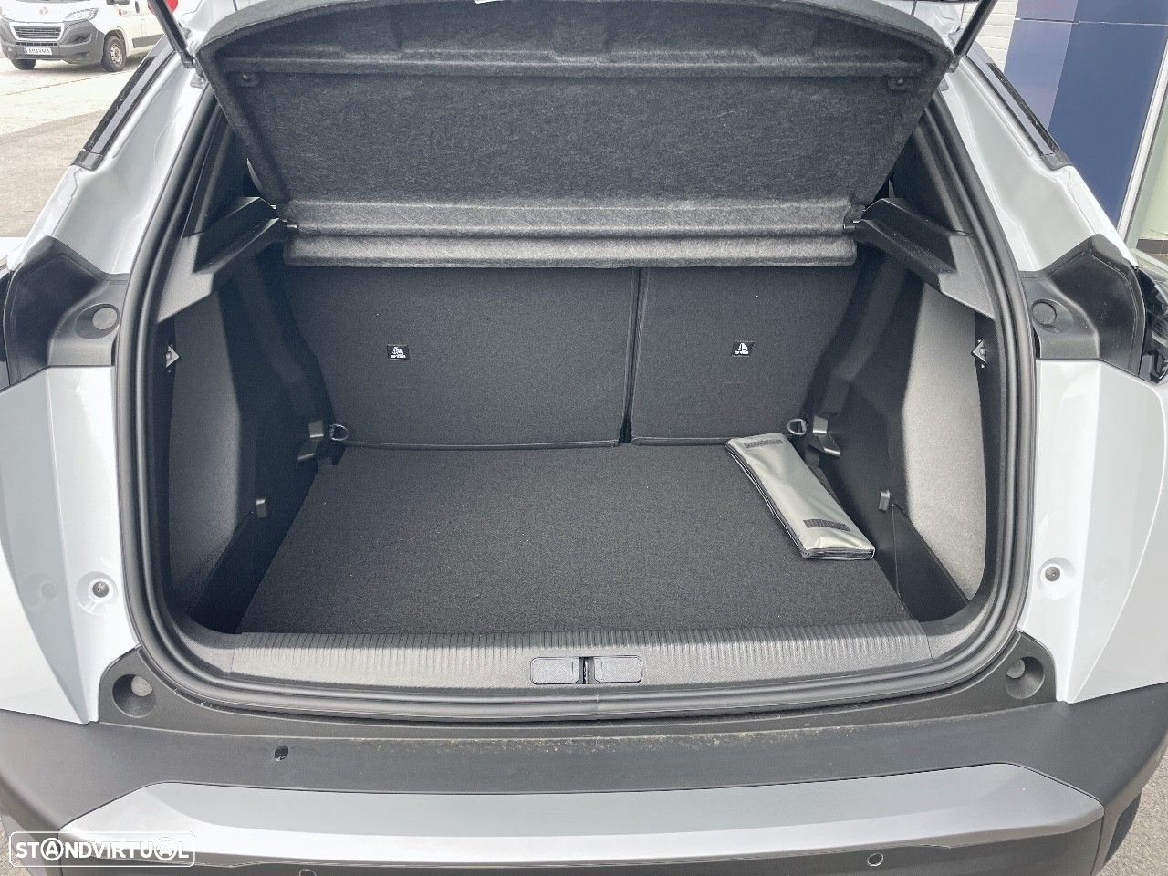 Peugeot e-2008 - 6