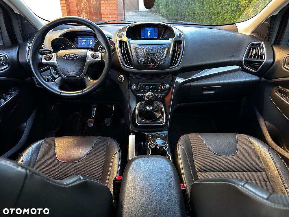Ford Kuga 2.0 TDCi 4x4 Titanium - 34