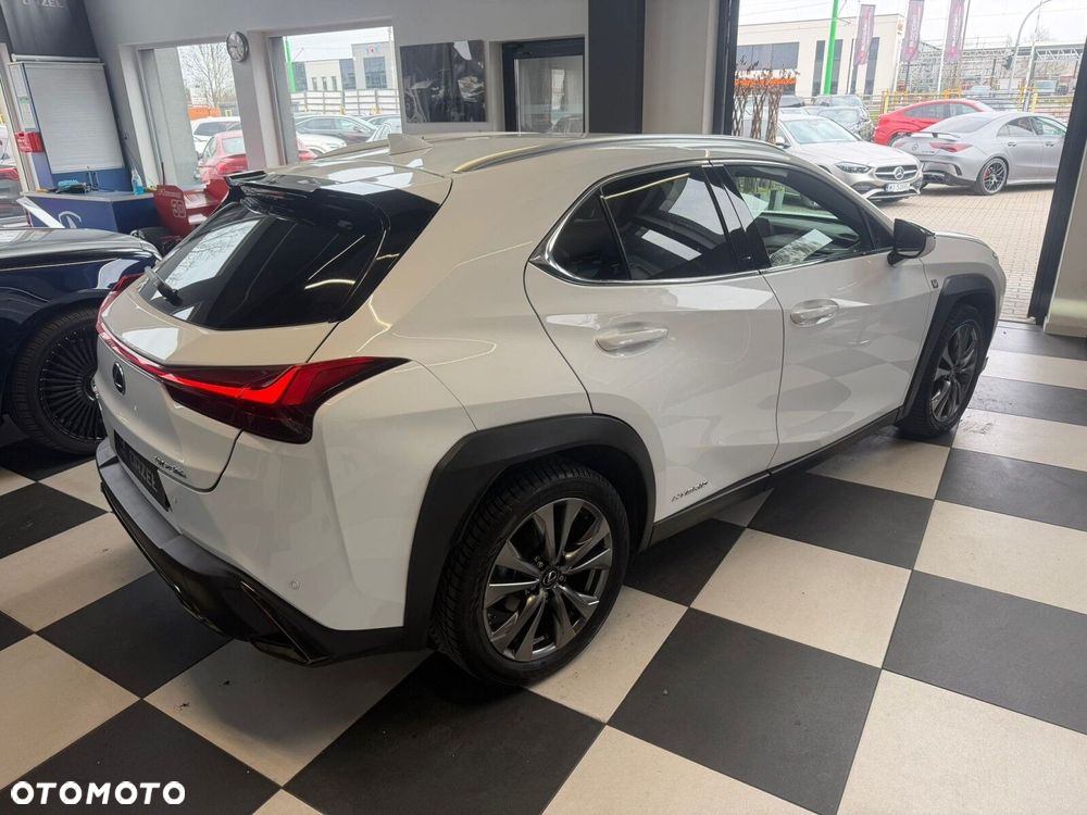 Lexus UX - 12