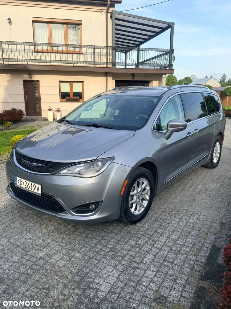 Chrysler Pacifica - 1