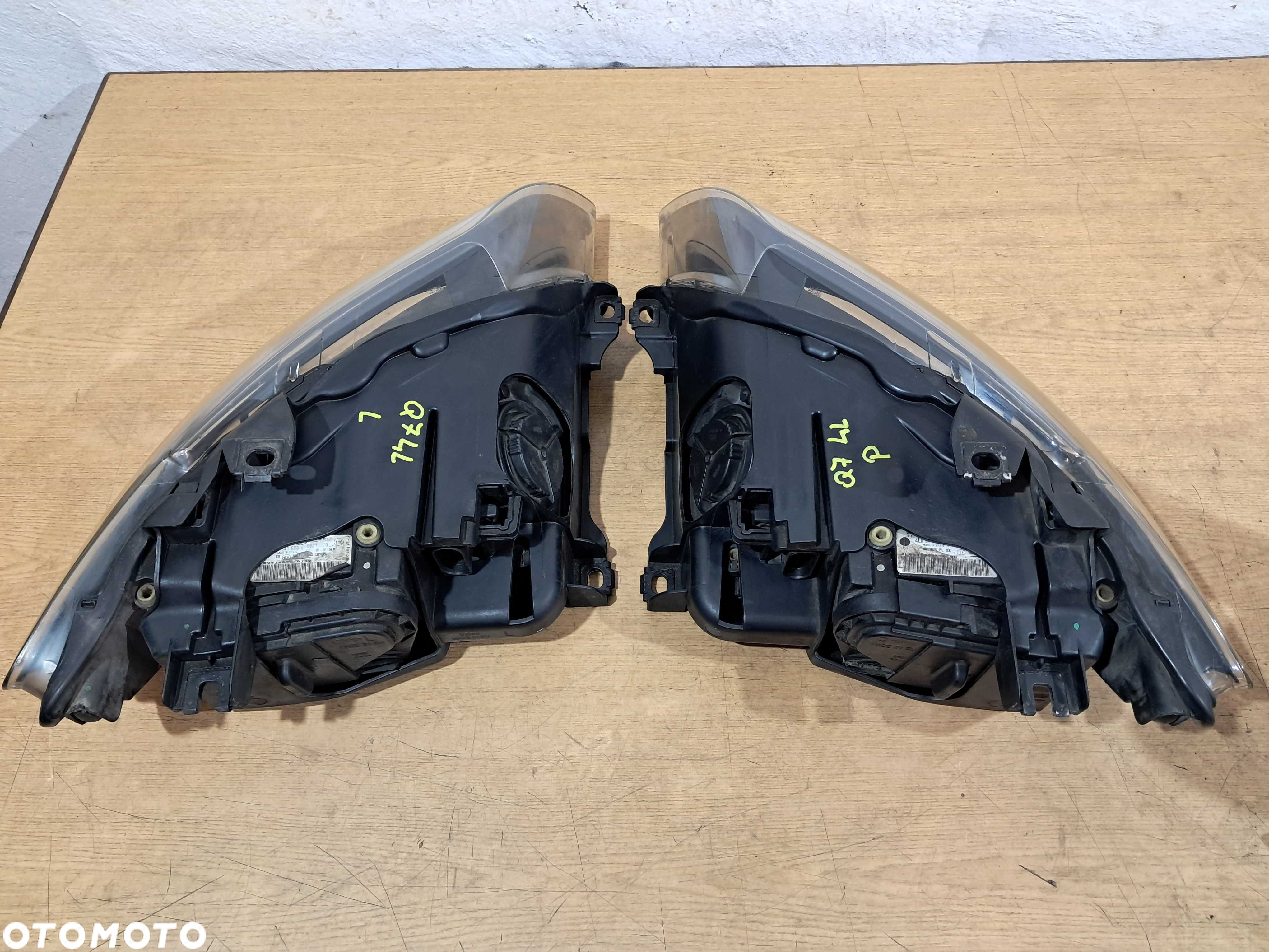 Lampa lampy reflektor reflektory AUDI Q7 4L prawa + lewa przód UK - 8