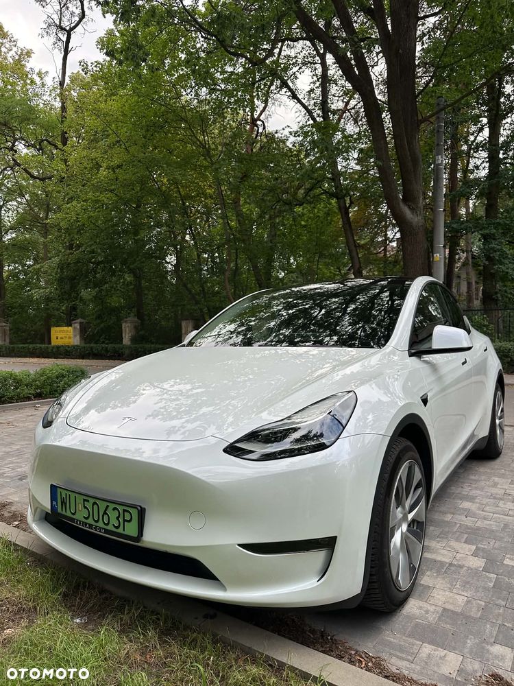 Tesla Model Y - 14