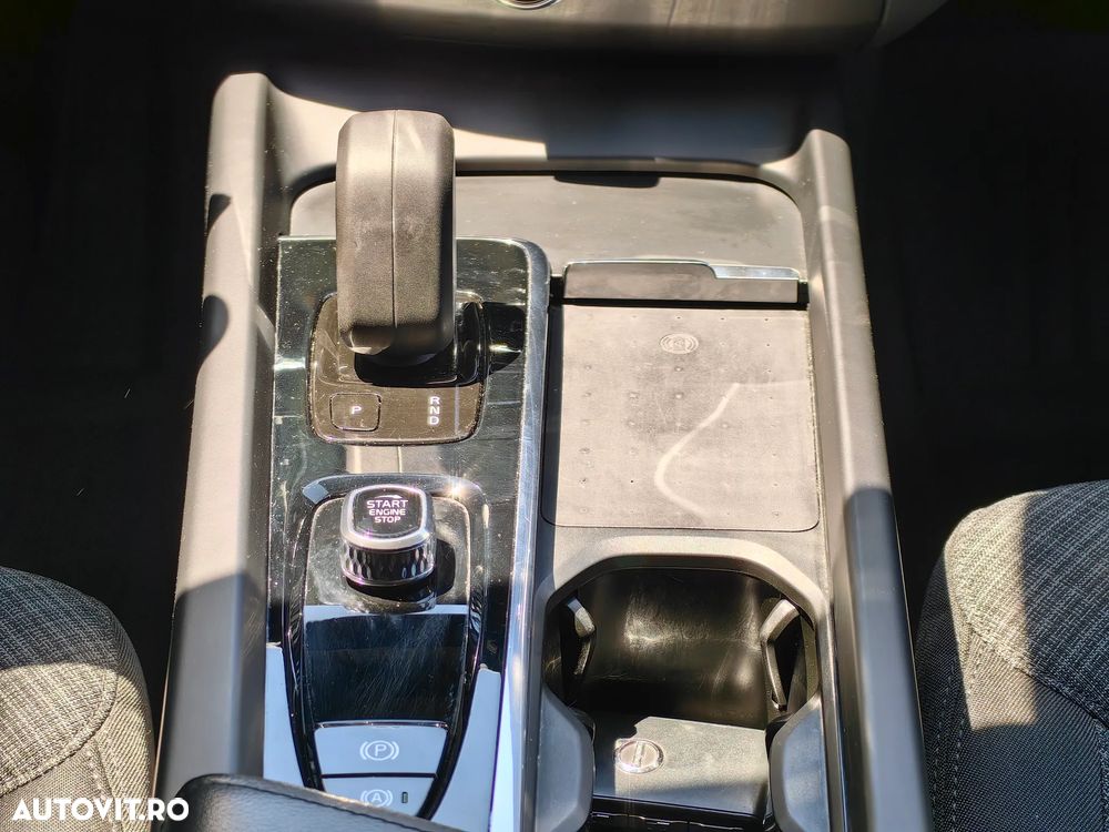 Volvo XC 60 B4 MHEV AT8 AWD Momentum Pro - 7