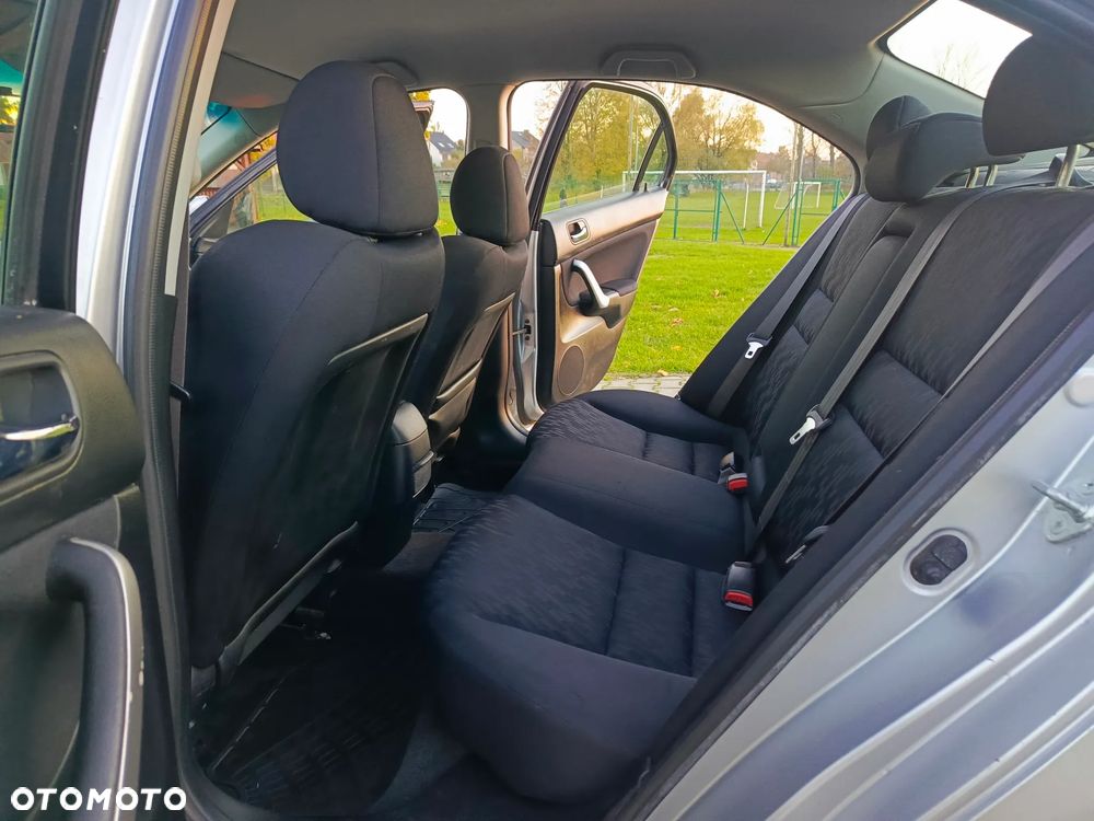 Honda Accord 2.0 ES - 18