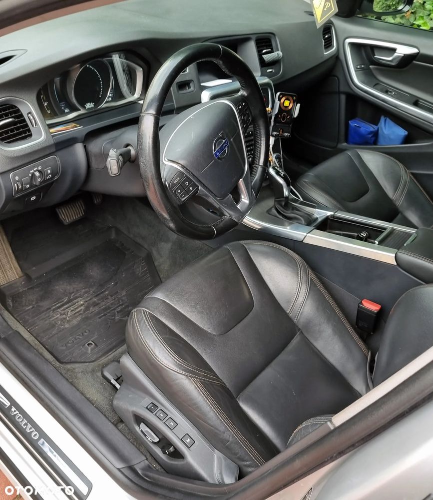 Volvo V60 Cross Country - 9