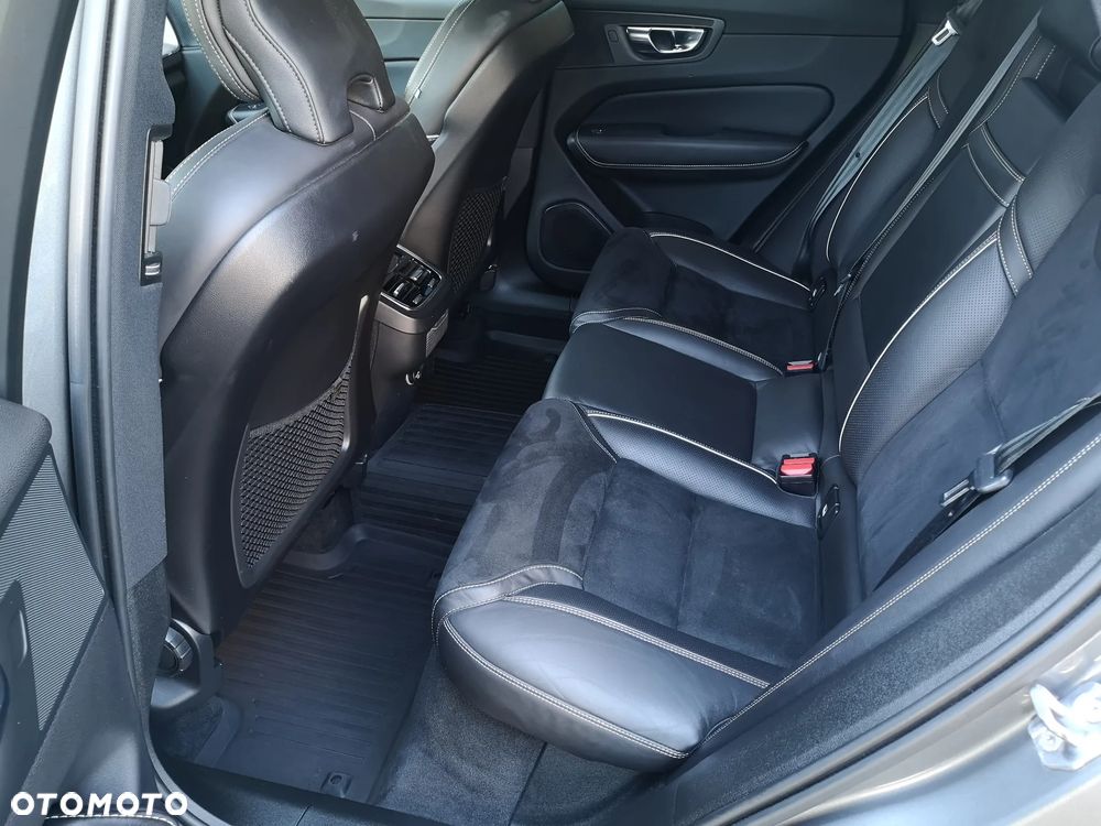 Volvo XC 60 D4 AWD R-Design - 31