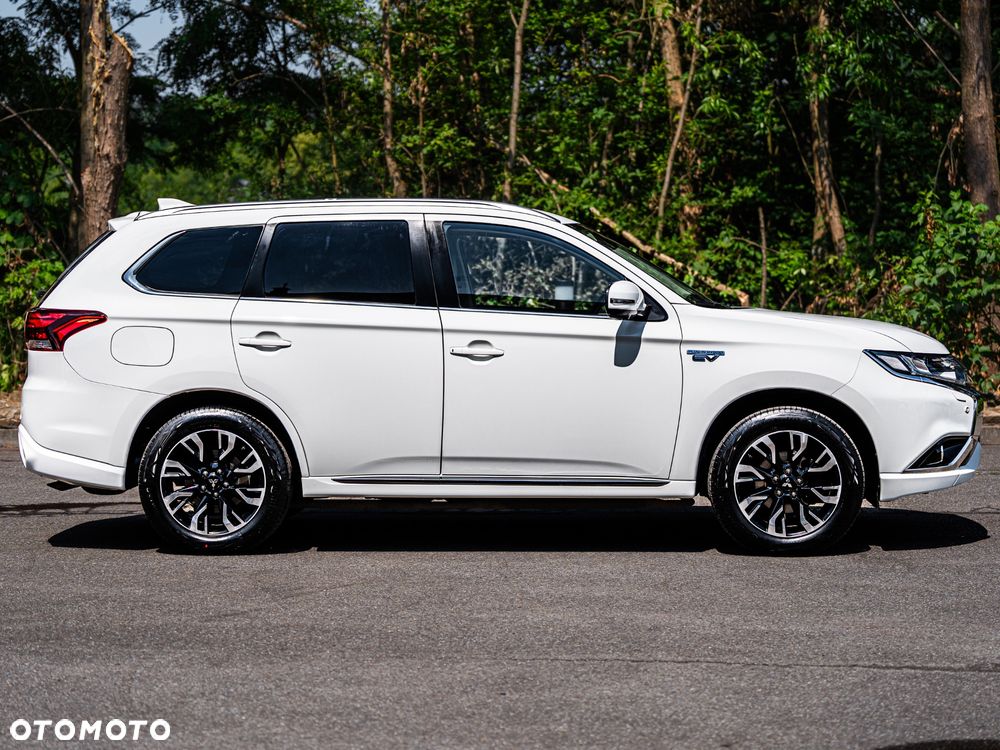 Mitsubishi Outlander 2.0 4WD Plug-In Hybrid Plus - 6
