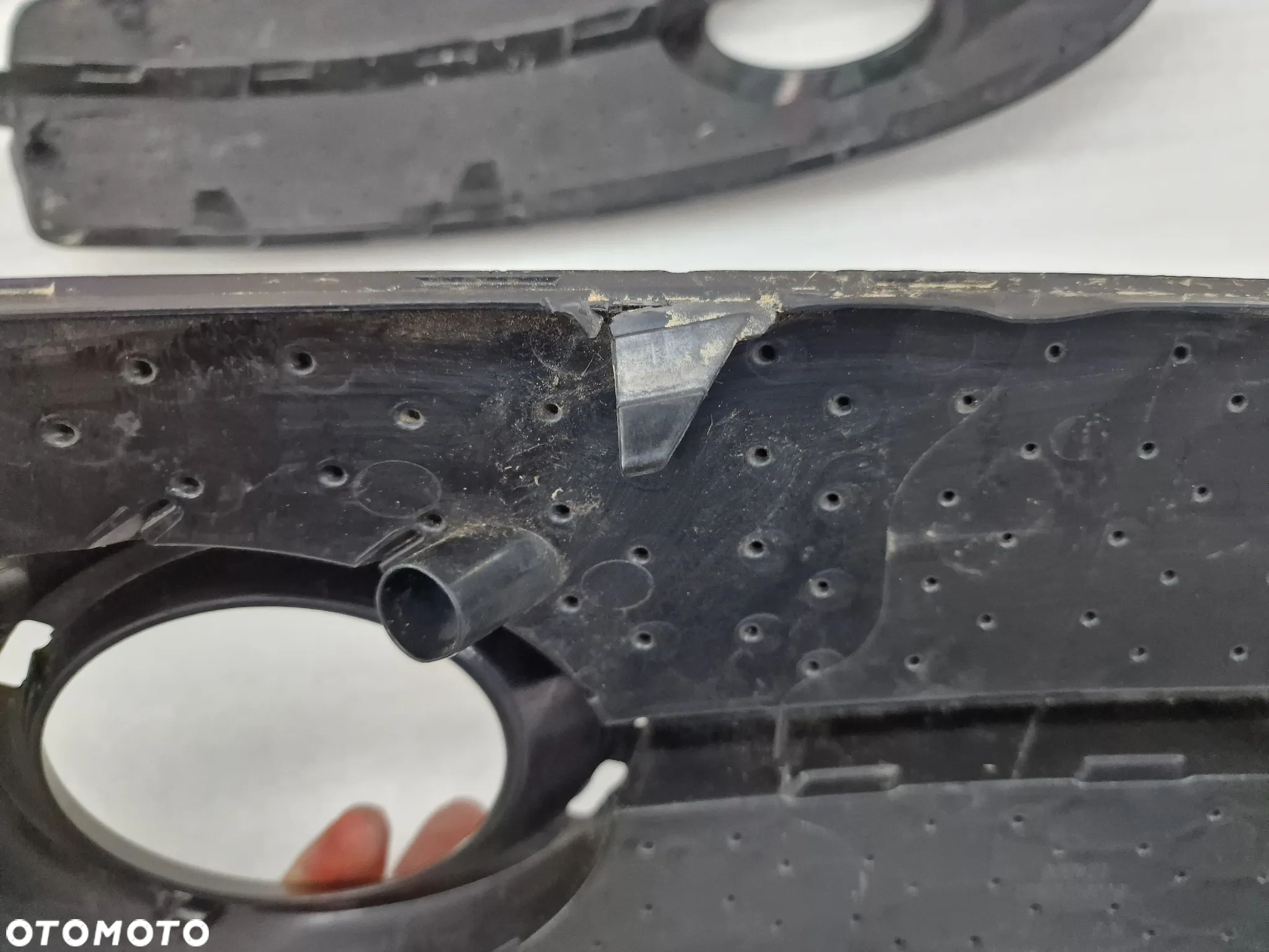 AUDI Q3 8U0 LIFT S-LINE 14- PRAWA KRATKA BOCZNA ZDERZAKA PRZEDNIEGO PRZÓD , NR 8U0807682D , NR AUKCJI E/10 - 26