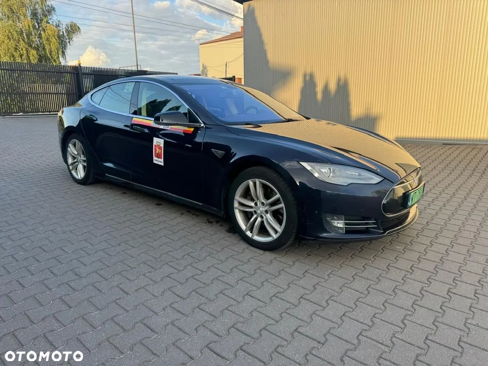 Tesla Model S Standard - 12