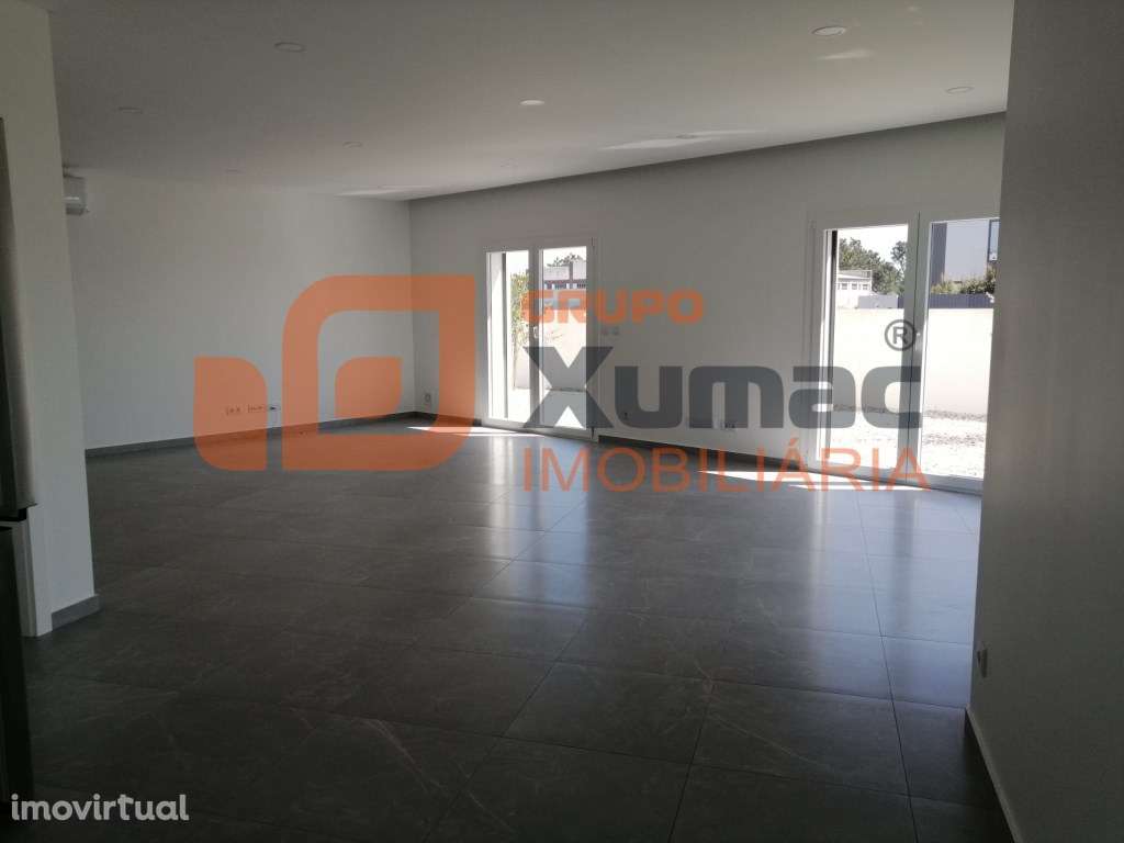 Fantástica Moradia T4 com piscina para arrendamento! - Grande imagem: 5/37