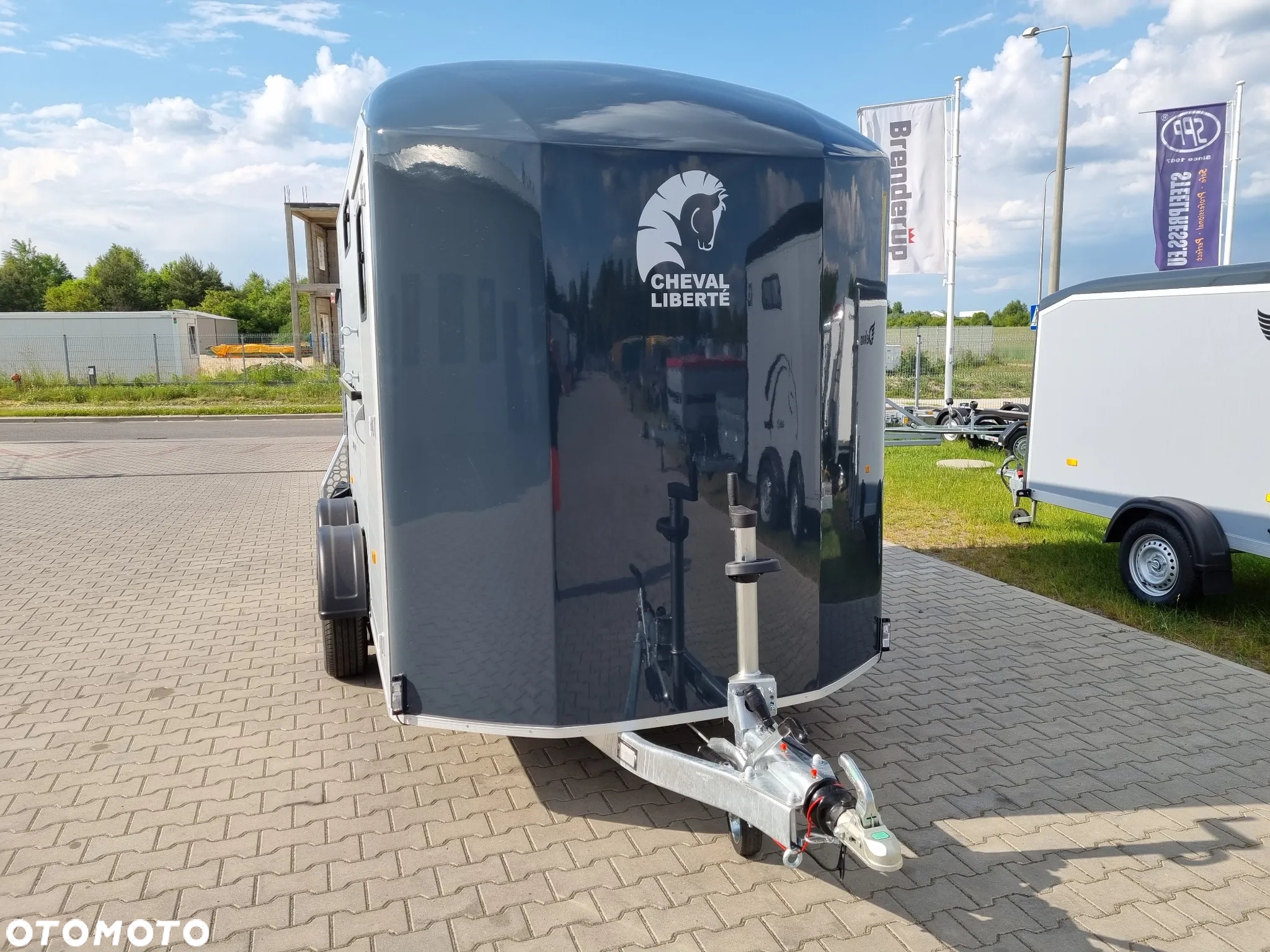 Cheval Liberte Multimax przyczepa na dwa konie | duża siodlarnia | drzwi boczne | 2600 kg DMC | 380×181 cm  |  ALUMINIOWA | Debon | dostawa | mocna i solidna | - 12