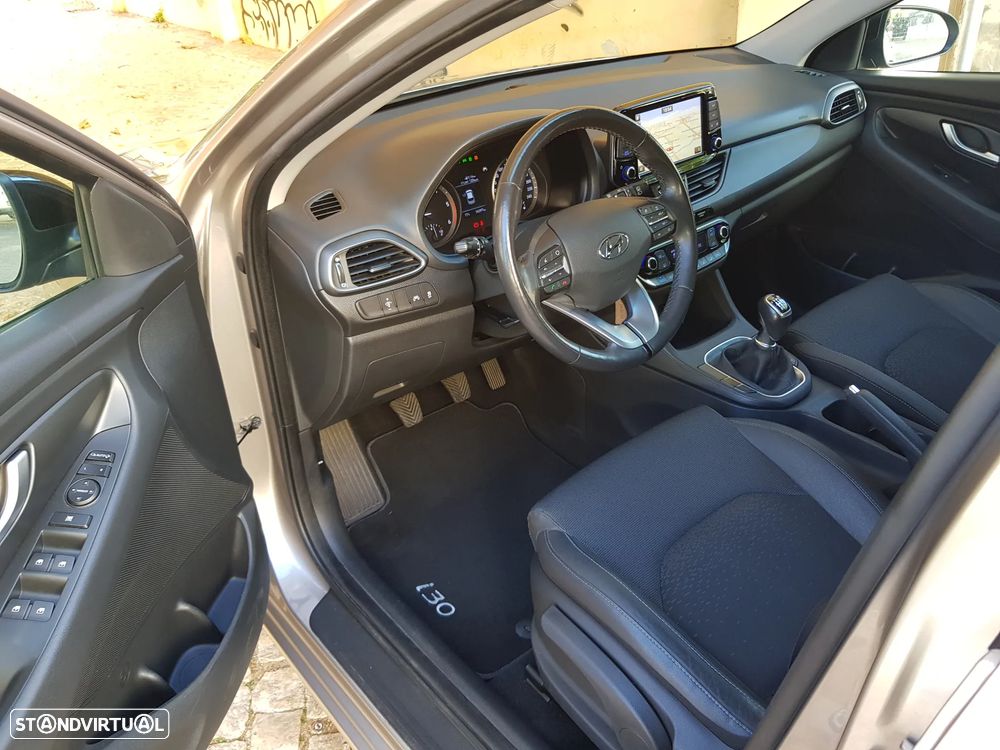 Hyundai i30 1.6 CRDi Launch Edition - 12